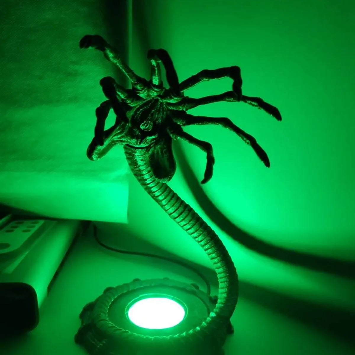 Alien Facehugger Lamp