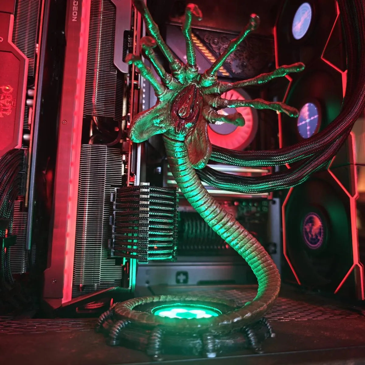 Alien Facehugger Lamp