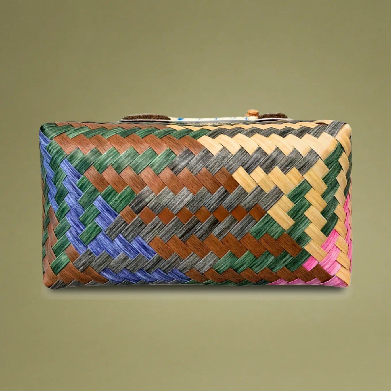 Close-up of the handwoven bamboo tote bottom showing seamless weave, highlighting its strong and durable construction for lasting use.